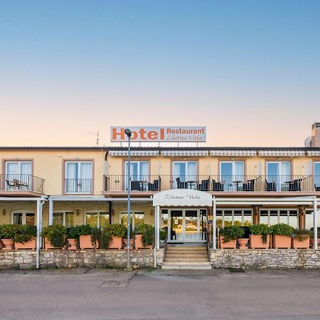 Hotel Zlatna Vala Умаг Экстерьер фото