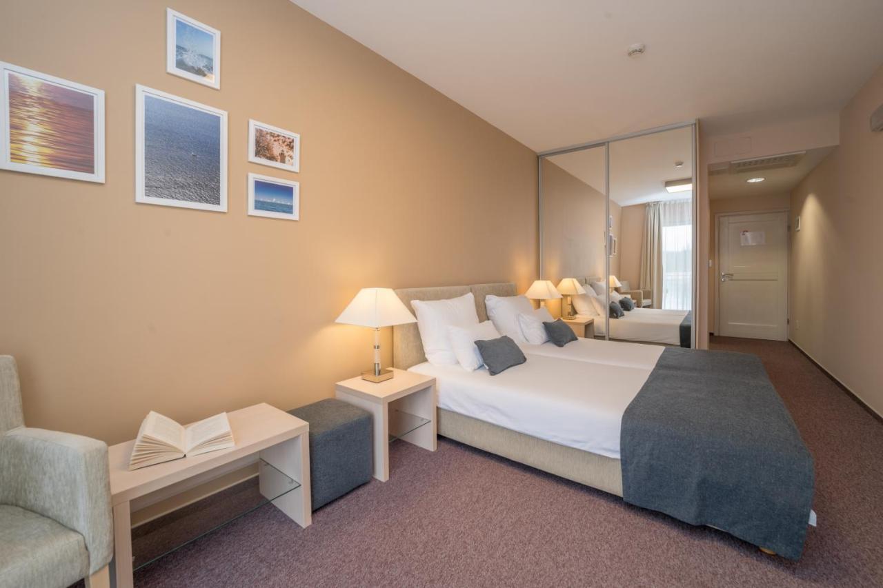 Hotel Zlatna Vala Умаг Экстерьер фото