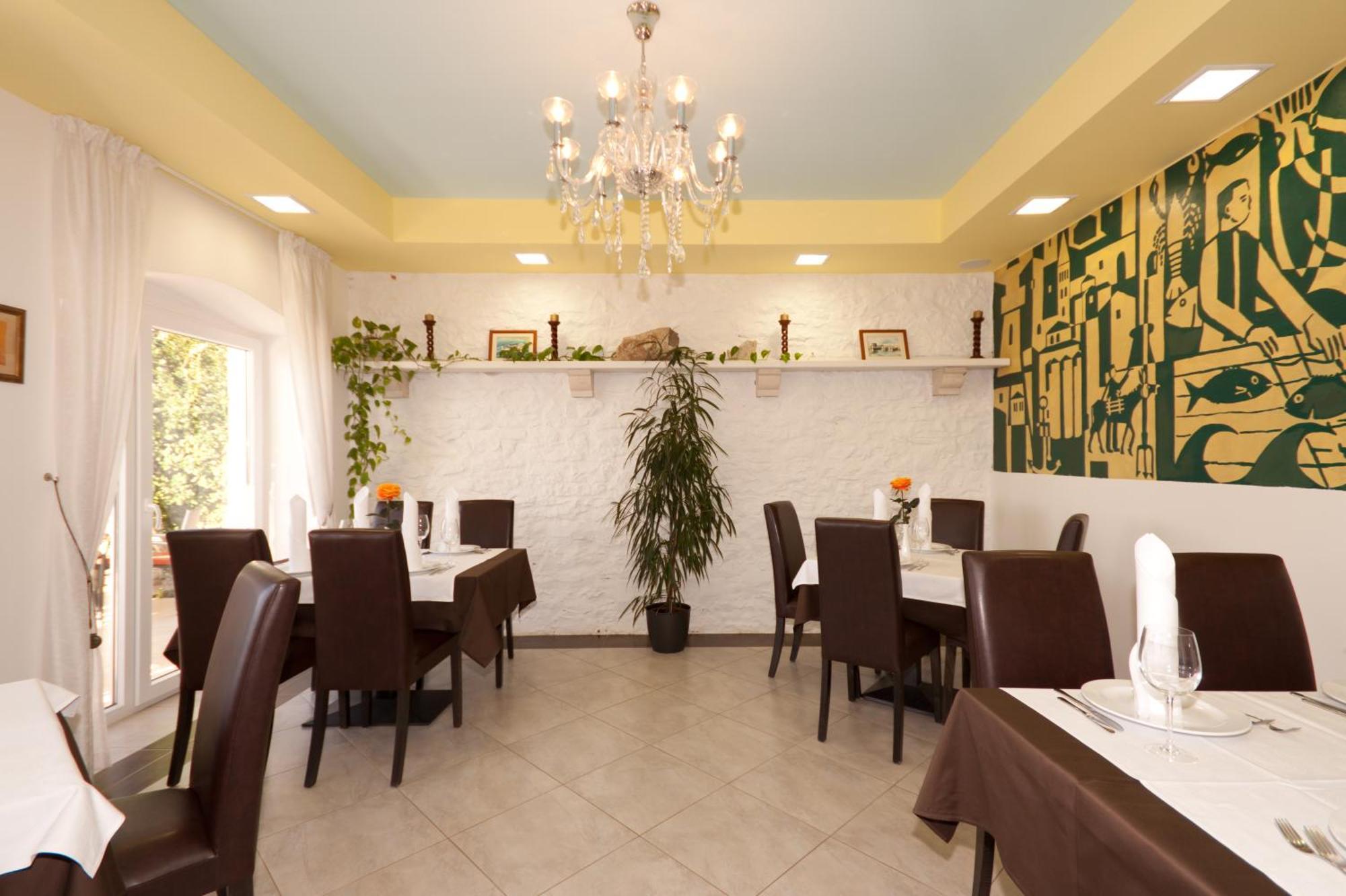 Hotel Zlatna Vala Умаг Экстерьер фото