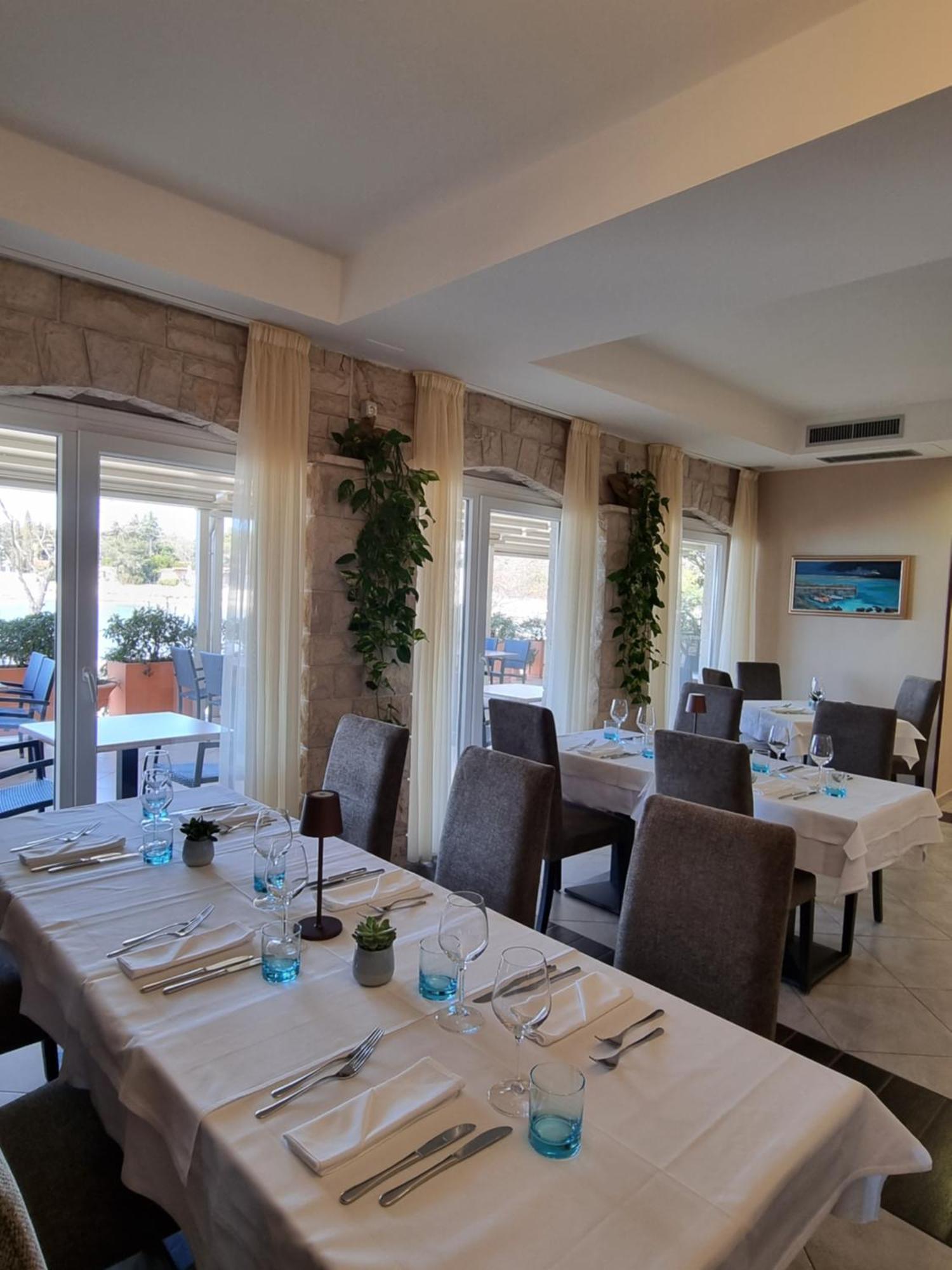 Hotel Zlatna Vala Умаг Экстерьер фото