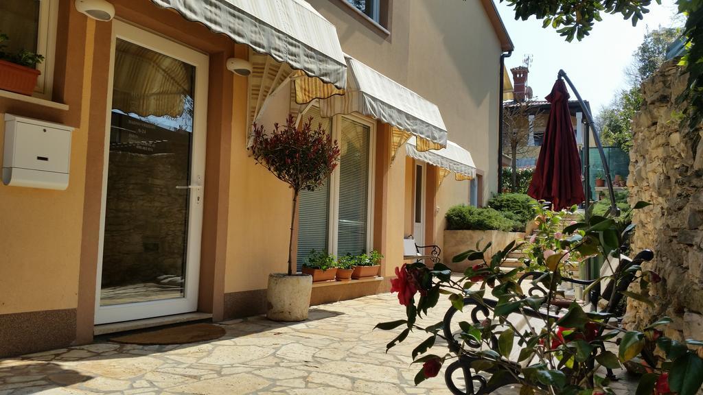 Hotel Zlatna Vala Умаг Экстерьер фото