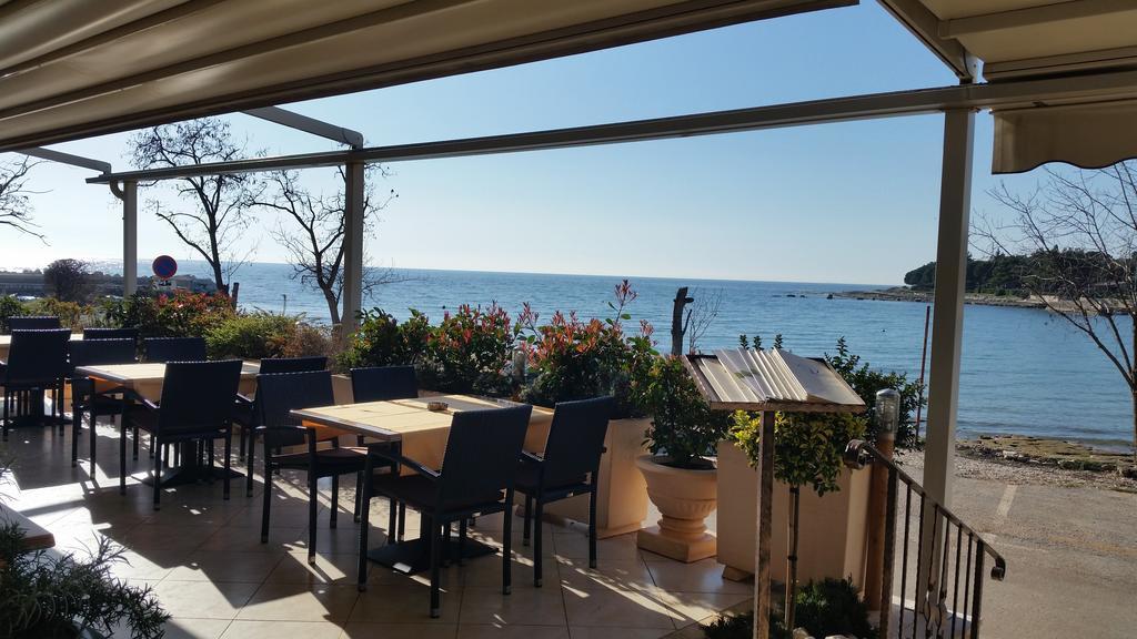 Hotel Zlatna Vala Умаг Экстерьер фото