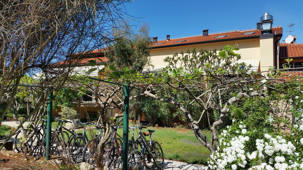 Hotel Zlatna Vala Умаг Экстерьер фото