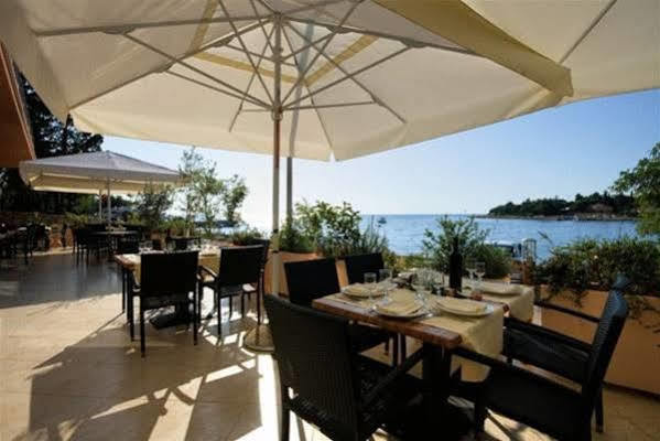 Hotel Zlatna Vala Умаг Экстерьер фото